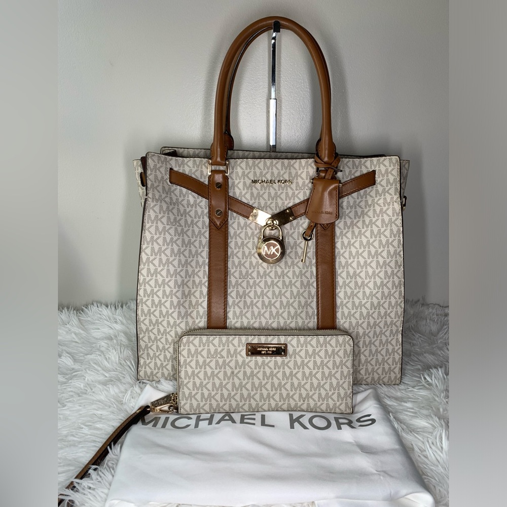 SOLD!!!Michael Kors satchel/shoulder/crossbody